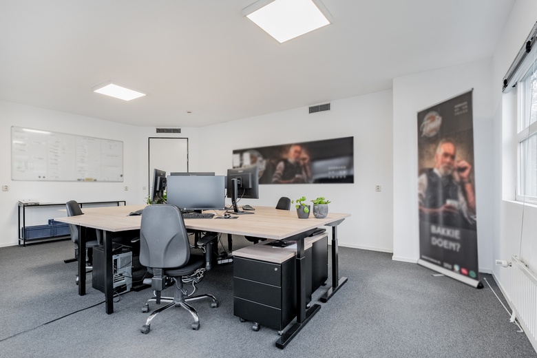 KantoorruimteaanZwingel 4<br/> inHardenberg KantoorruimteaanZwingel 4<br/> inHardenberg