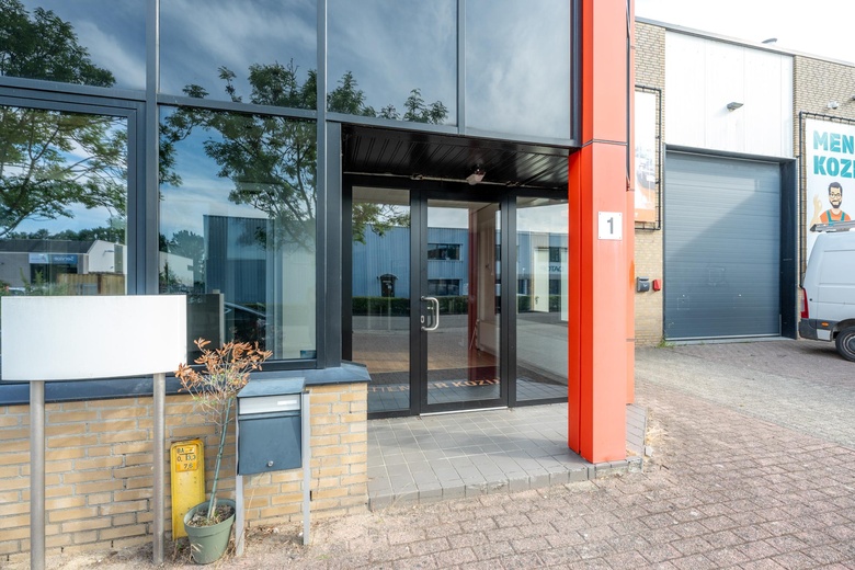 BedrijfsruimteaanWilgenkade 1<br/> inHouten