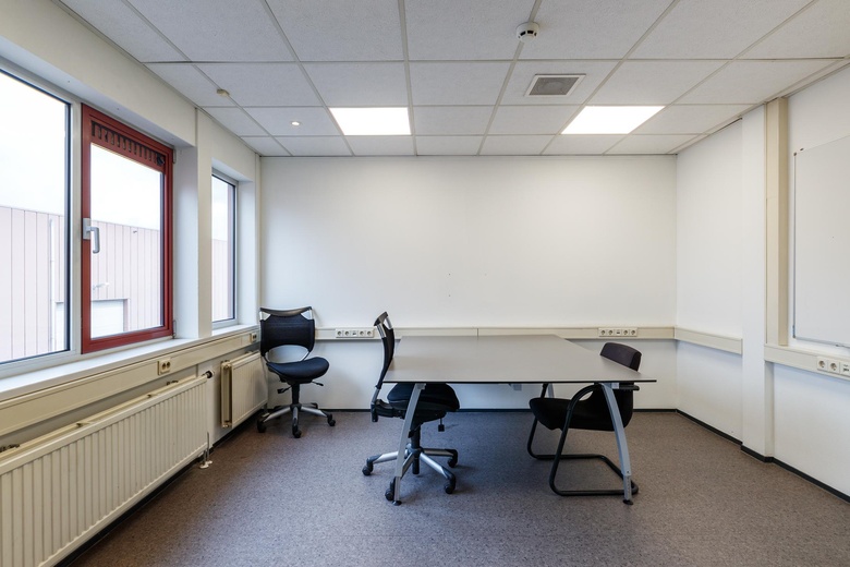 BedrijfsruimteaanBergveste 12<br/> inHouten BedrijfsruimteaanBergveste 12<br/> inHouten