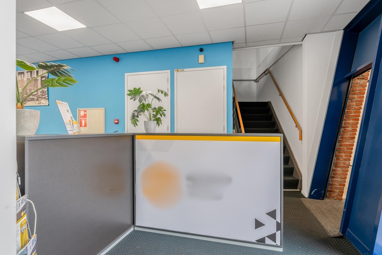 BedrijfsruimteaanLeeghwaterstraat 23<br/> inSliedrecht