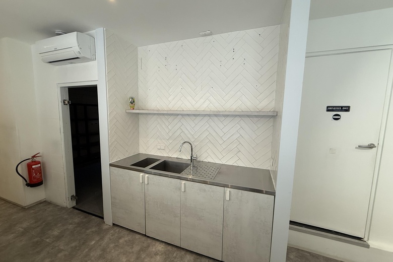 WinkelruimteaanKarel Doormanstraat 332<br/> inRotterdam