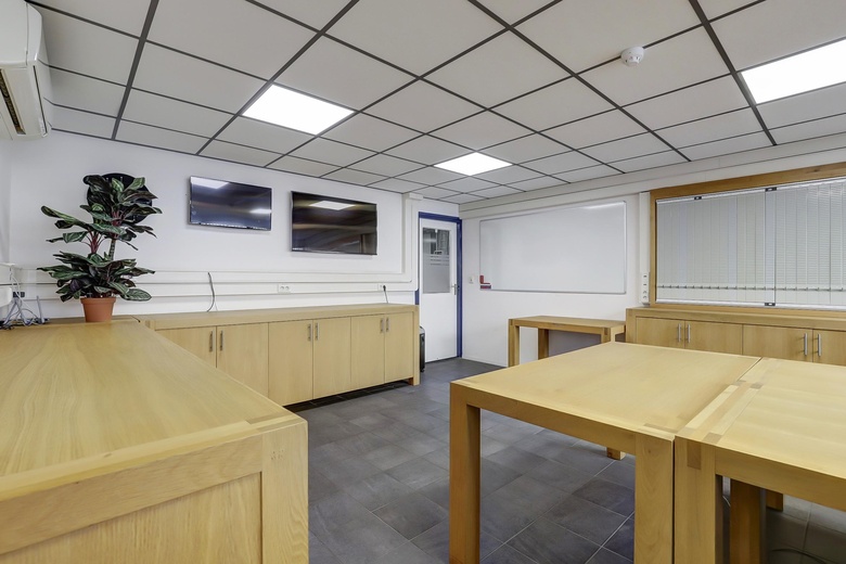 BedrijfsruimteaanBedrijvenstraat 7 a<br/> inWierden