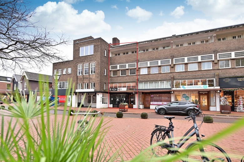 Bekijk foto 1 van Julianaplein 17