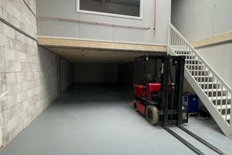 BedrijfsruimteaanPampuslaan 75<br/> inWeesp