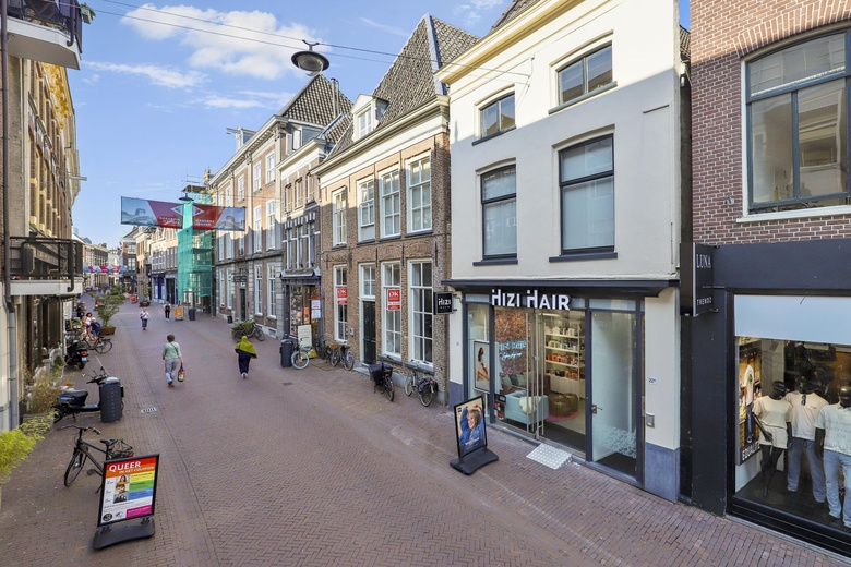 Bekijk foto Winkelruimte aan de Bakkerstraat 22 in Arnhem Bekijk foto Winkelruimte aan de Bakkerstraat 22 in Arnhem
