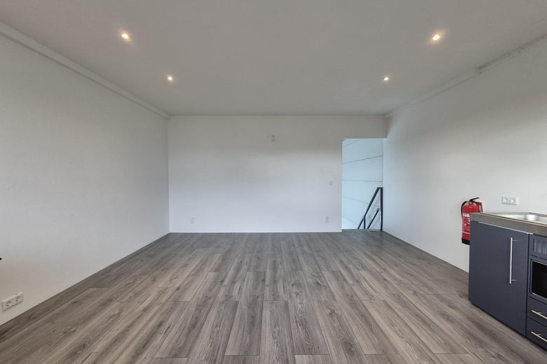 BedrijfsruimteaanIndustrieweg 11 02<br/> inVuren