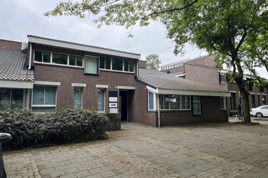 Bekijk foto 2 van Stationsplein 3 A