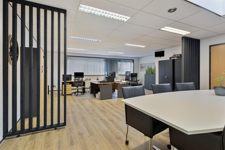 BedrijfsruimteaanLuzernestraat 33 A<br/> inNieuw-Vennep