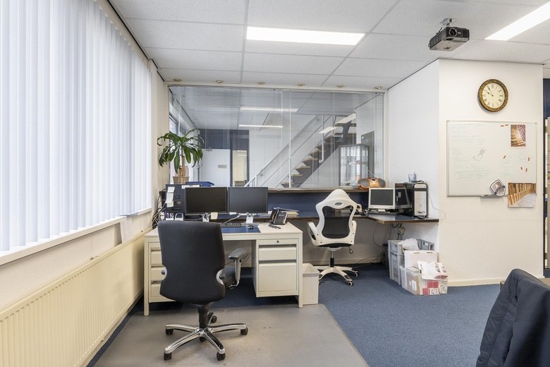 BedrijfsruimteaanKreekweg 16<br/> inVlaardingen