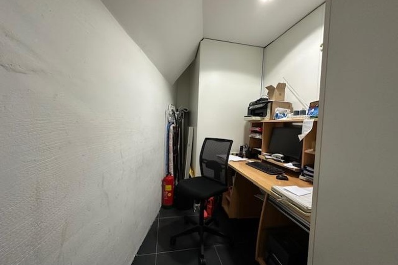 WinkelruimteaanBurgemeester van Baarstraat 34<br/> inVolendam WinkelruimteaanBurgemeester van Baarstraat 34<br/> inVolendam