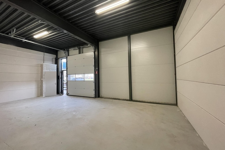 BedrijfsruimteaanOranjelaan 42<br/> inBeek en Donk