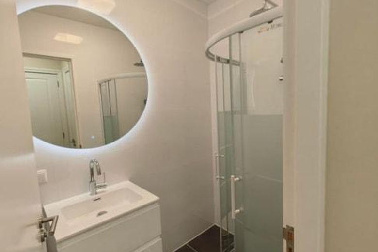 WinkelruimteaanVan Oldenbarneveltstraat 135 A<br/> inRotterdam WinkelruimteaanVan Oldenbarneveltstraat 135 A<br/> inRotterdam