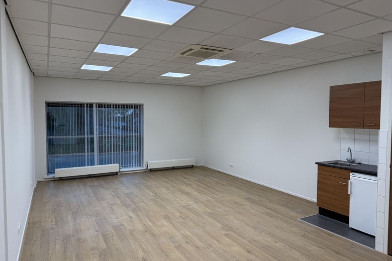 BedrijfsruimteaanZwolseweg 37<br/> inBarendrecht