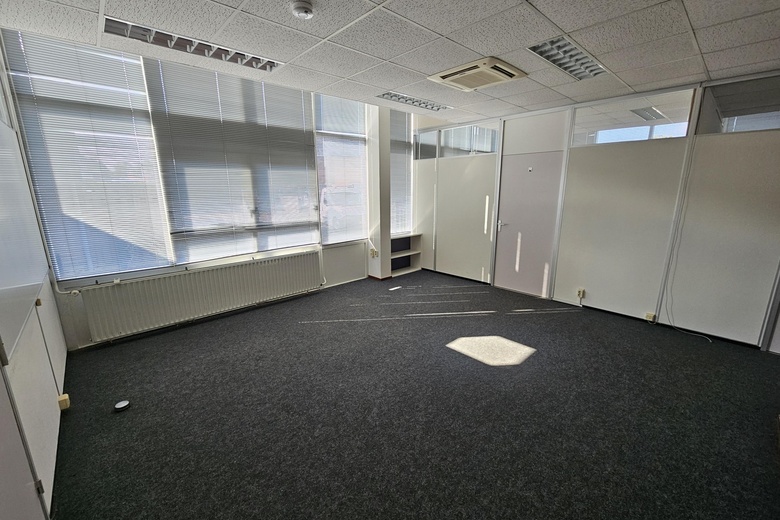 BedrijfsruimteaanNijverheidsstraat 16<br/> inEmmen