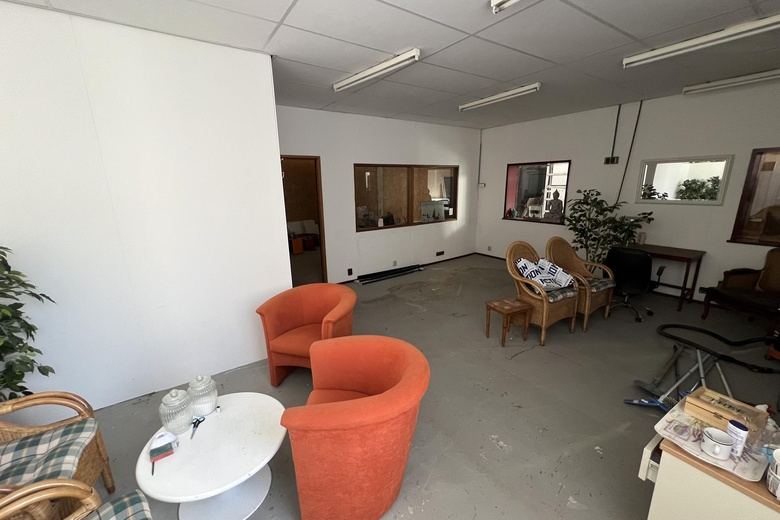 BedrijfsruimteaanAris van Broekweg 4 - 8<br/> inZaandam BedrijfsruimteaanAris van Broekweg 4 - 8<br/> inZaandam