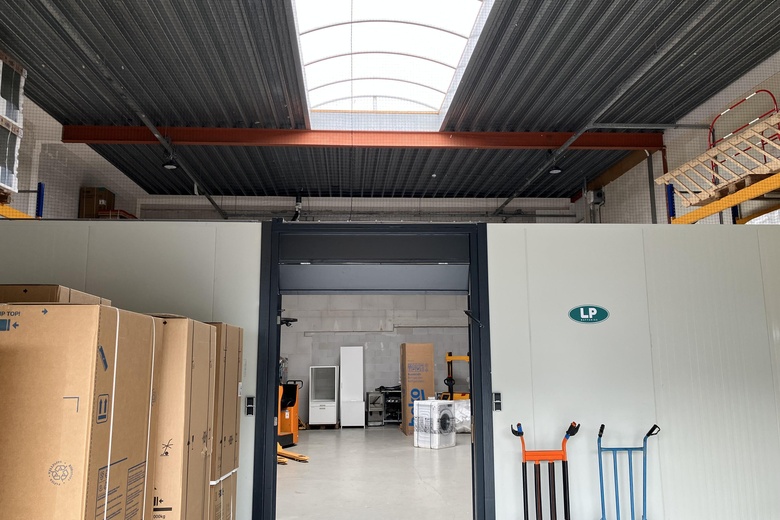 BedrijfsruimteaanPeppelkade 15 a<br/> inHouten