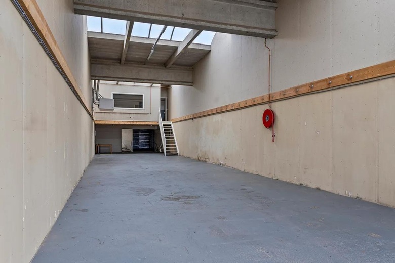 BedrijfsruimteaanPampuslaan 75<br/> inWeesp