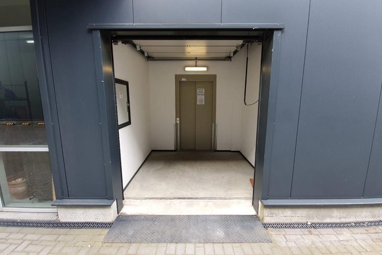 BedrijfsruimteaanMarie Curieweg 1<br/> inRoermond BedrijfsruimteaanMarie Curieweg 1<br/> inRoermond
