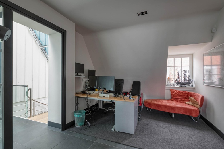 KantoorruimteaanZwaardklamp 3<br/> inHuizen KantoorruimteaanZwaardklamp 3<br/> inHuizen