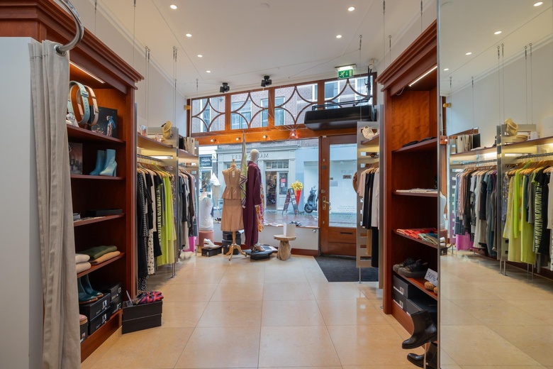 WinkelruimteaanHaarlemmerstraat 18<br/> inLeiden WinkelruimteaanHaarlemmerstraat 18<br/> inLeiden