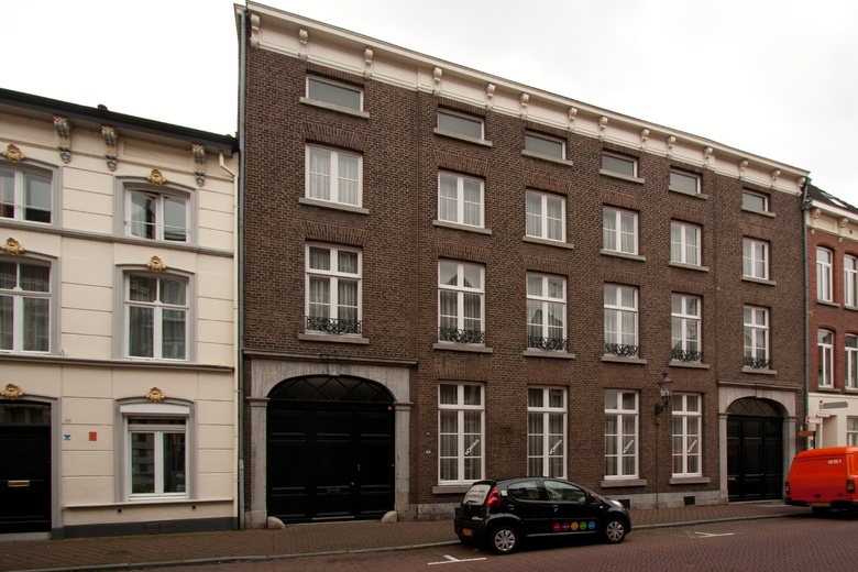 KantoorruimteaanSwalmerstraat 44 .<br/> inRoermond