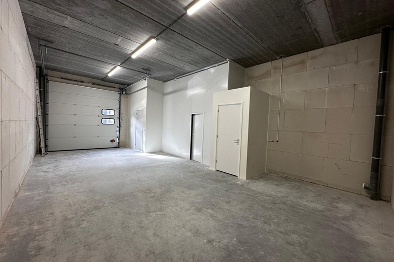 BedrijfsruimteaanIndustrieweg 12<br/> inZoeterwoude