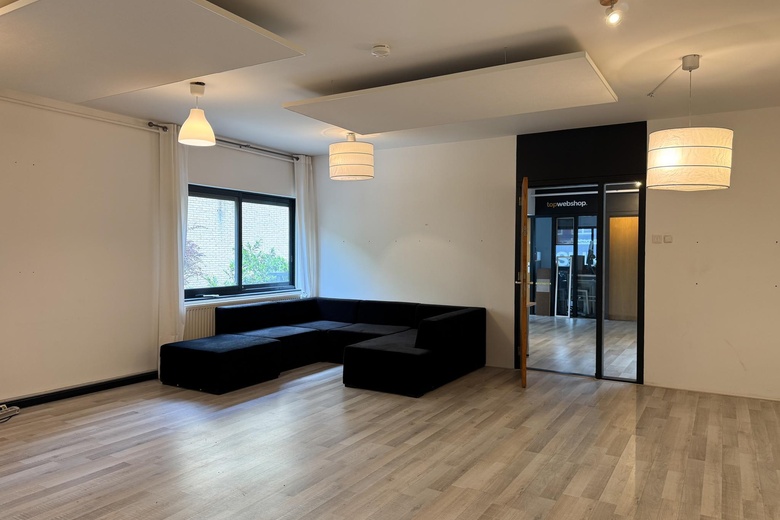 BedrijfsruimteaanPampuslaan 15<br/> inWeesp