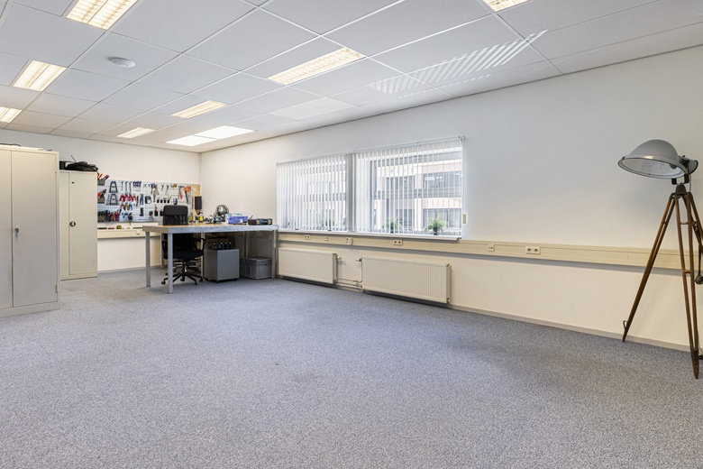 BedrijfsruimteaanAmbachtweg 17<br/> inMoordrecht