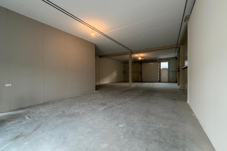 BedrijfsruimteaanVan der Waalsstraat 42<br/> inZoetermeer