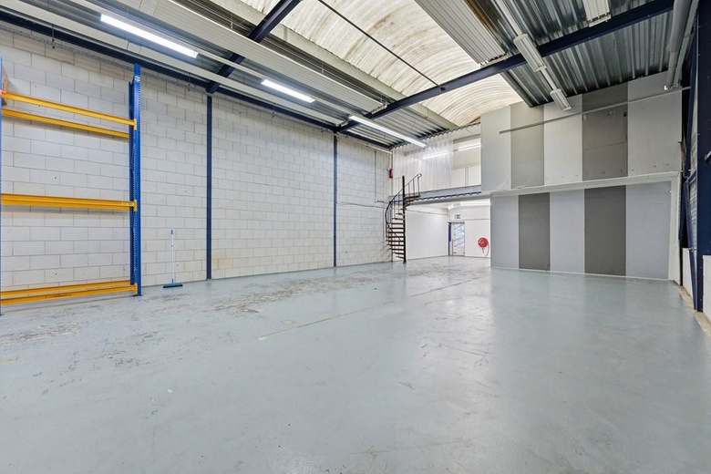 BedrijfsruimteaanVan 'T Hoffstraat 29<br/> inBarendrecht