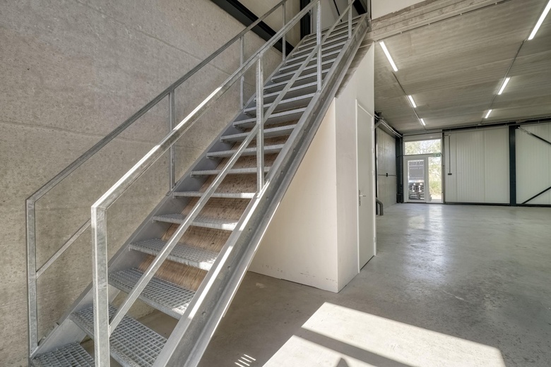 BedrijfsruimteaanMadame Curiestraat 1 a<br/> inSassenheim BedrijfsruimteaanMadame Curiestraat 1 a<br/> inSassenheim