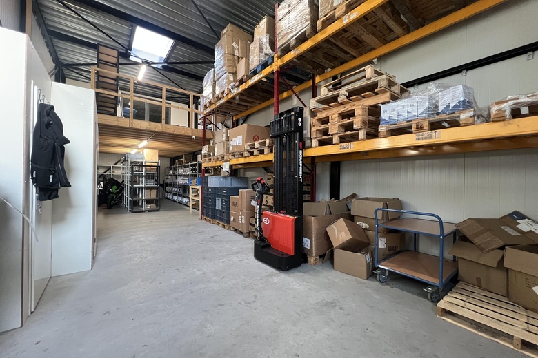 BedrijfsruimteaanNatuursteenweg 12 C<br/> inHendrik-Ido-Ambacht