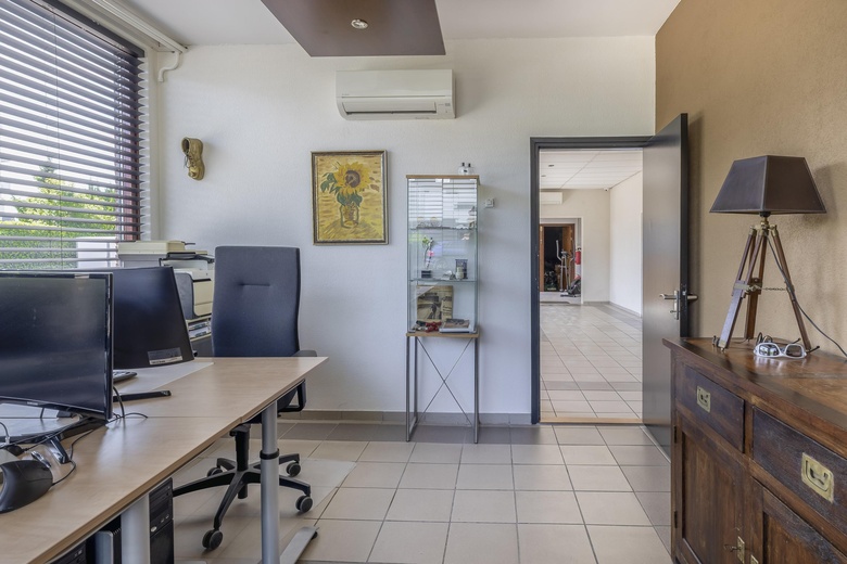 BedrijfsruimteaanM. Beenstraat 16<br/> inSpijkenisse