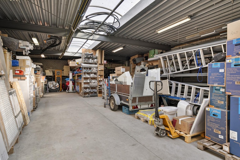 BedrijfsruimteaanDorpsstraat 56<br/> inOssendrecht BedrijfsruimteaanDorpsstraat 56<br/> inOssendrecht