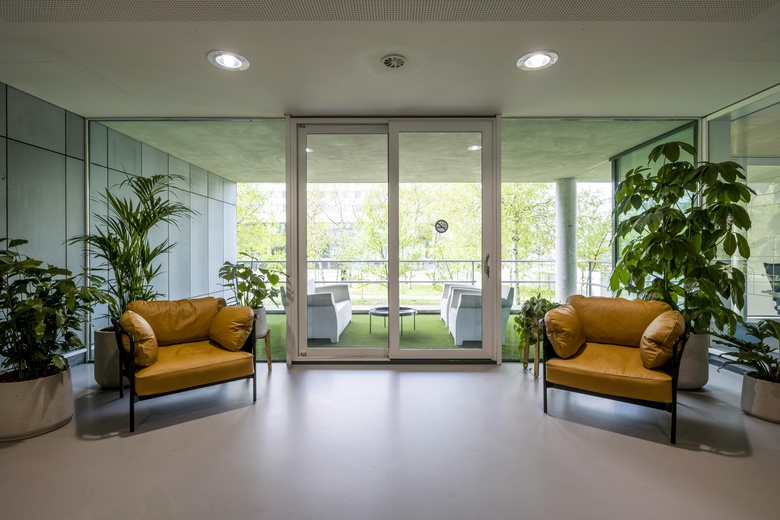 KantoorruimteaanStationsplein-ZW 983<br/> inSchiphol