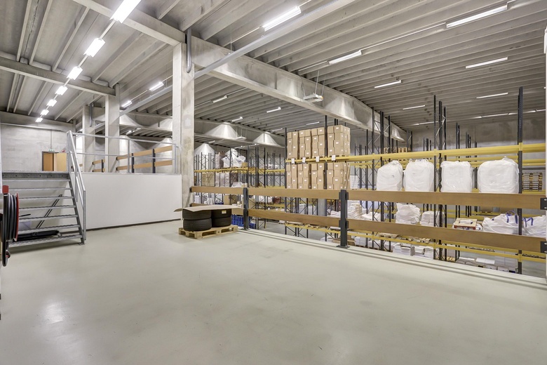 BedrijfsruimteaanDistributieweg 33<br/> inAlphen aan den Rijn BedrijfsruimteaanDistributieweg 33<br/> inAlphen aan den Rijn