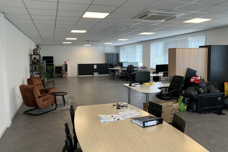 BedrijfsruimteaanPeppelkade 15 a<br/> inHouten