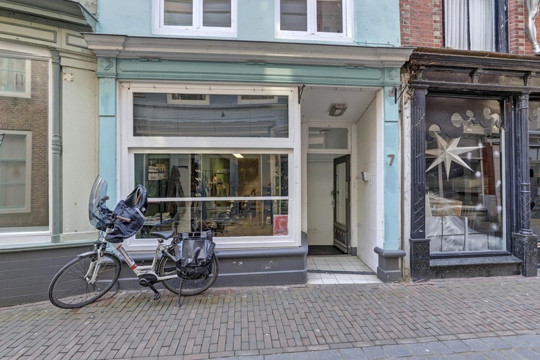 Bekijk foto 1 van Sint Jacobsstraat 7 Bekijk foto 1 van Sint Jacobsstraat 7