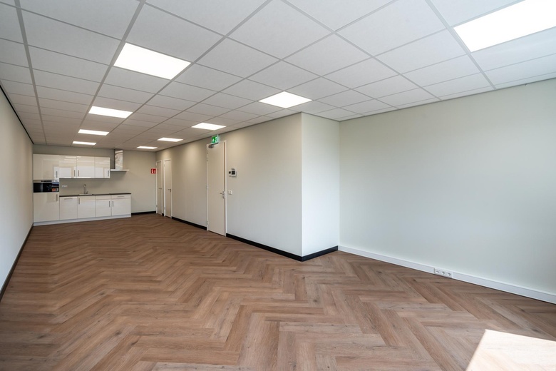 BedrijfsruimteaanEemmeerlaan 2 M<br/> inWeesp