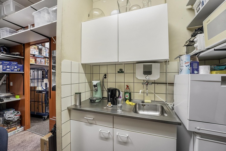 WinkelruimteaanSchoolstraat 68<br/> inVoorschoten WinkelruimteaanSchoolstraat 68<br/> inVoorschoten