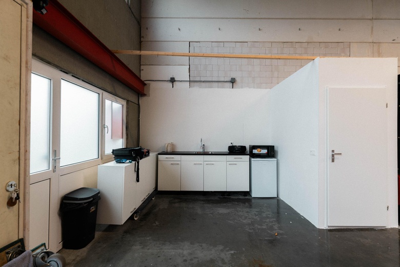 BedrijfsruimteaanEinsteinweg 19 b<br/> inHellevoetsluis