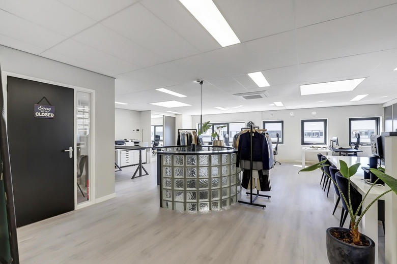 BedrijfsruimteaanDe Lasso-Zuid 9<br/> inRoelofarendsveen BedrijfsruimteaanDe Lasso-Zuid 9<br/> inRoelofarendsveen