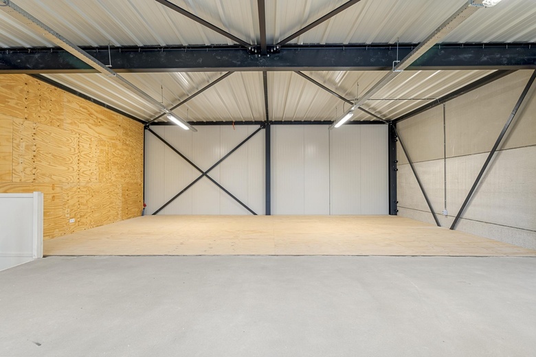 BedrijfsruimteaanExpeditieweg 8 r<br/> inAndelst