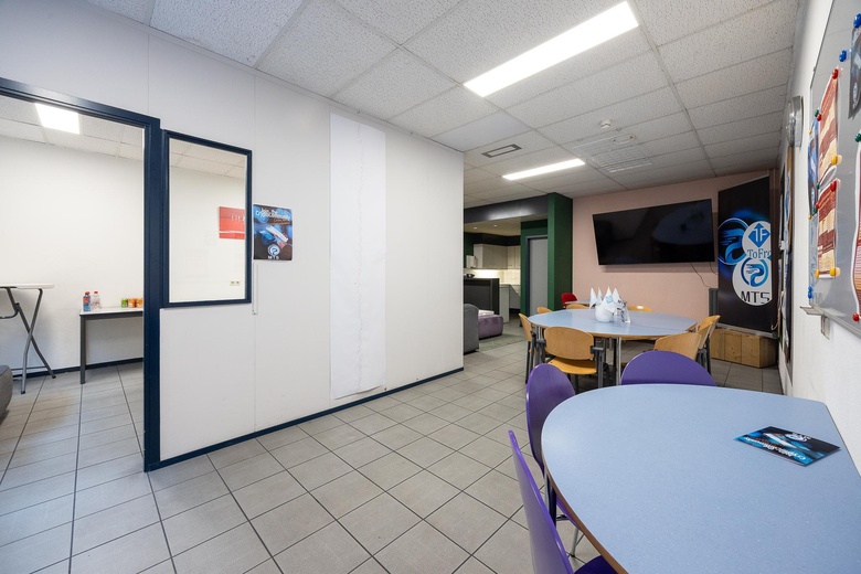 BedrijfsruimteaanHeereweg 337 B<br/> inLisse BedrijfsruimteaanHeereweg 337 B<br/> inLisse
