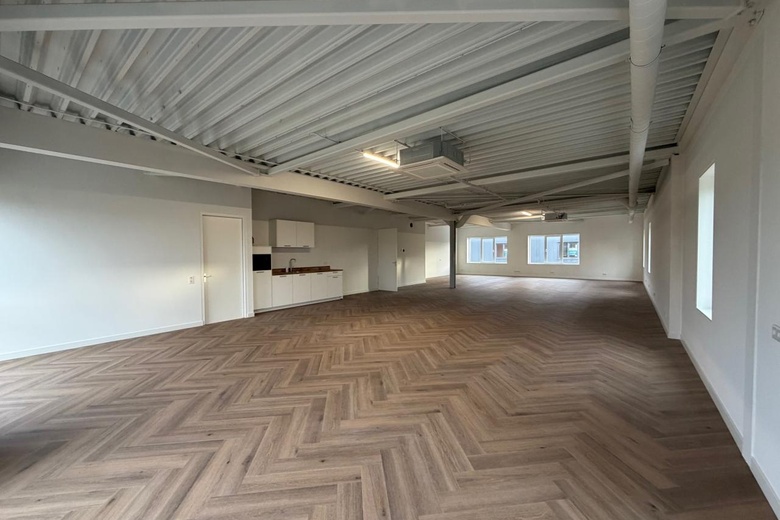 BedrijfsruimteaanVan der Waalsstraat 42<br/> inZoetermeer