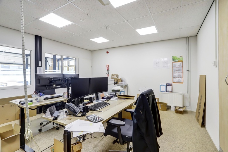 BedrijfsruimteaanAmbachtsstraat 75<br/> inWinterswijk BedrijfsruimteaanAmbachtsstraat 75<br/> inWinterswijk
