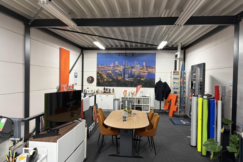 BedrijfsruimteaanKoperhoek 30<br/> inRhoon