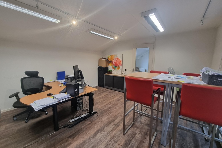 BedrijfsruimteaanIndustrieweg 21 a<br/> inVuren