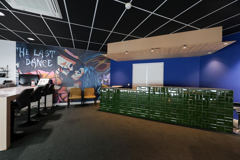 BedrijfsruimteaanLuzernestraat 9<br/> inNieuw-Vennep