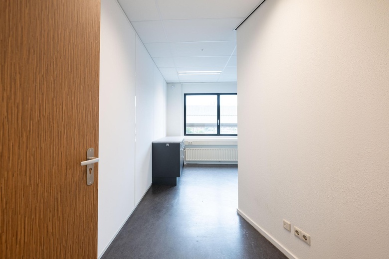 KantoorruimteaanThorbeckelaan 82 C<br/> inSpijkenisse KantoorruimteaanThorbeckelaan 82 C<br/> inSpijkenisse